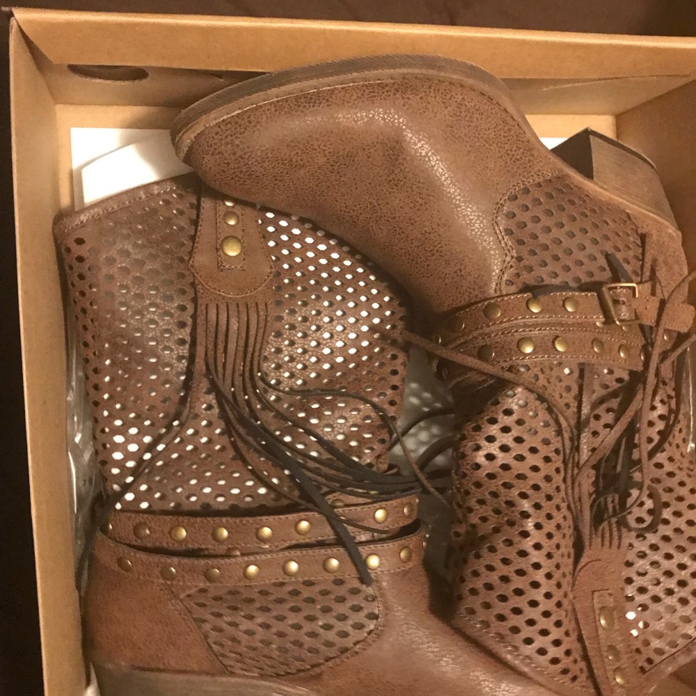 New— Coconuts by Matisse boots